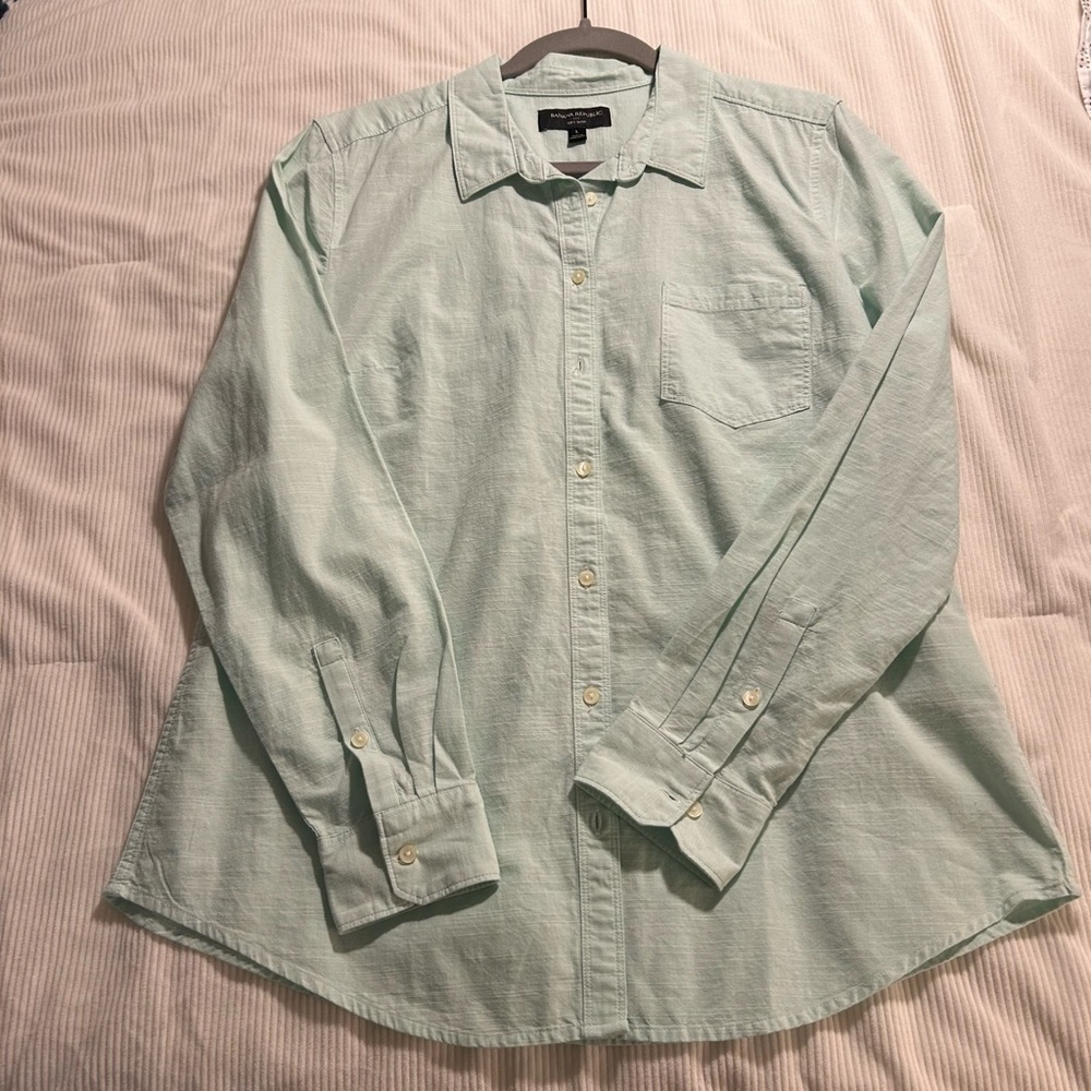 Banana Republic Mint Green Casual Button Down Shirt (Never Worn)